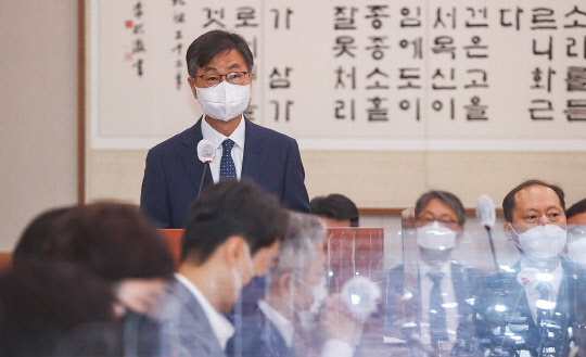 2021년 결산보고 하는 감사원장. 연합뉴스